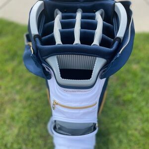 TaylorMade Navy and White Golf Bag NWT ⛳️